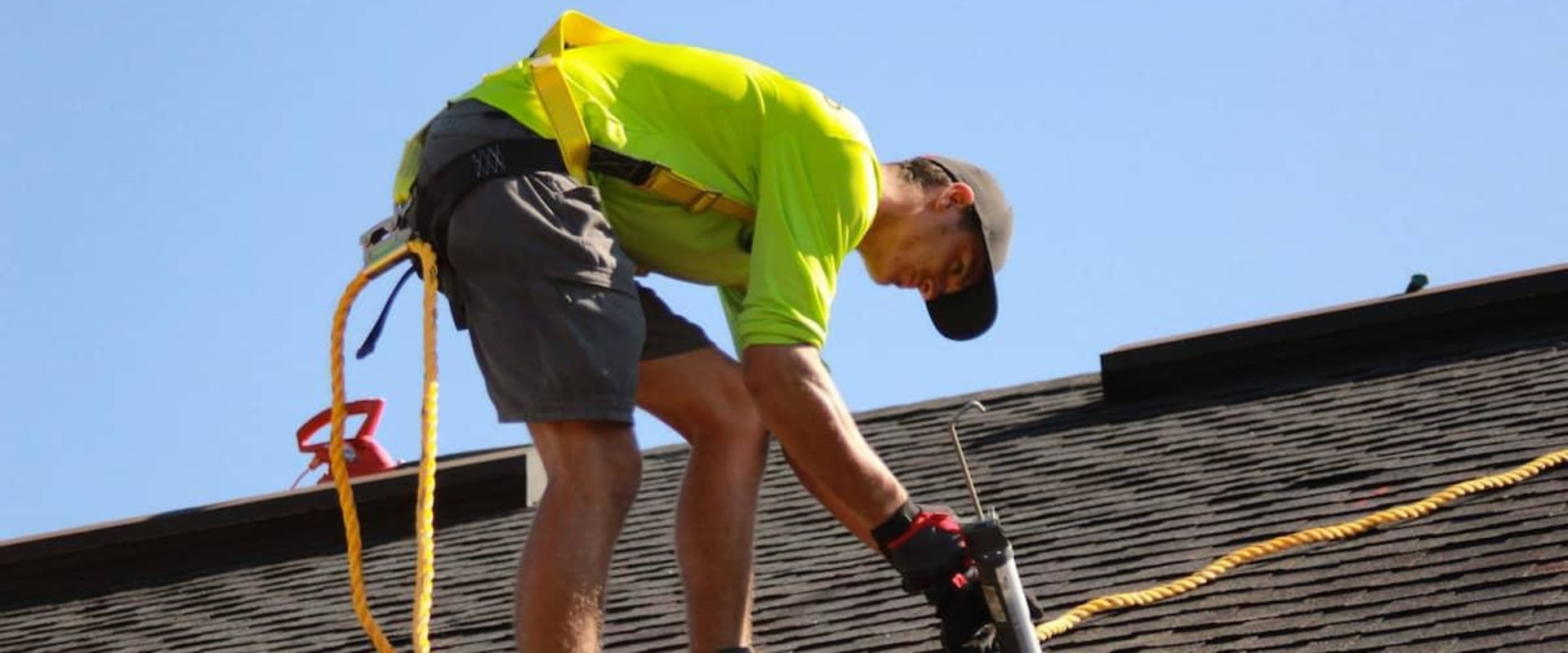 How much do self employed roofers make in the uk?